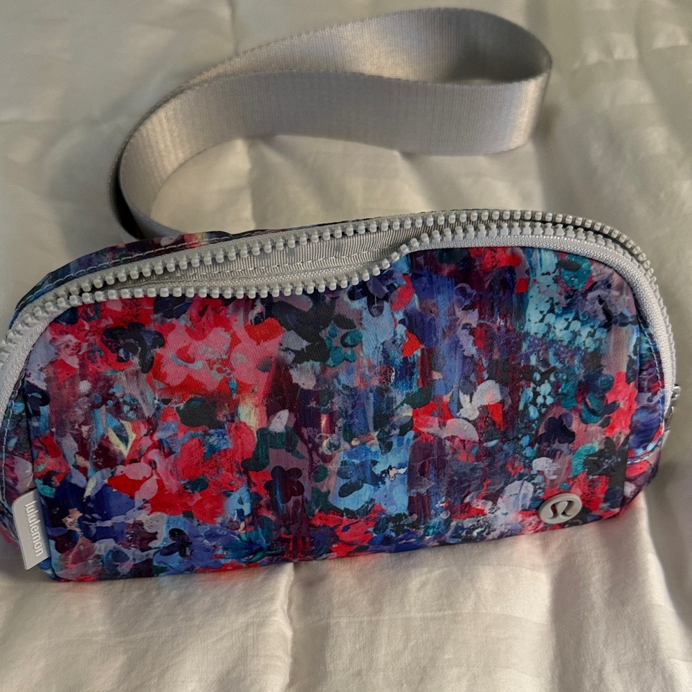 Lululemon Everywhere Belt Bag